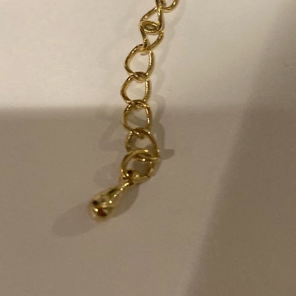 Bracelet. Beautiful with Green Stones. Excellent Condition - Picture 11 of 16